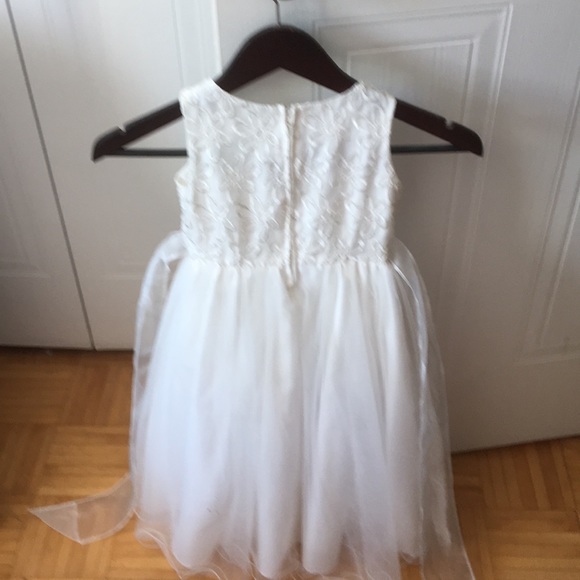 Beautiful dress for a 4 year old - Picture 5 of 5